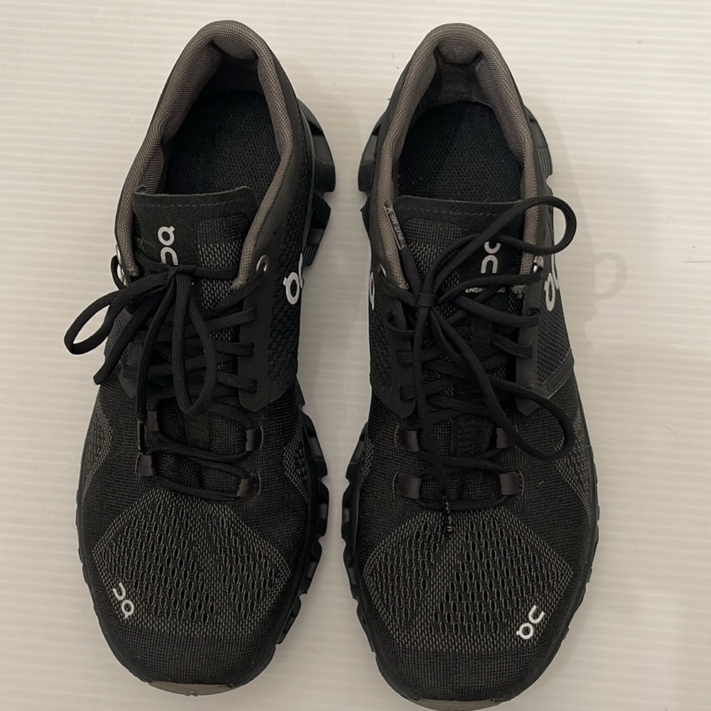 On Running Black/Gray Cloud Sneakers - Picture 2 of 8